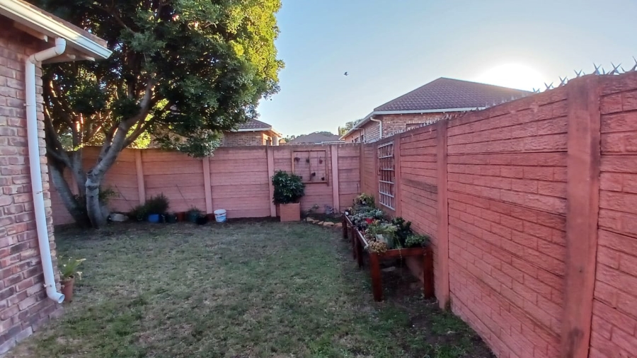 To Let 2 Bedroom Property for Rent in Overbaakens Eastern Cape